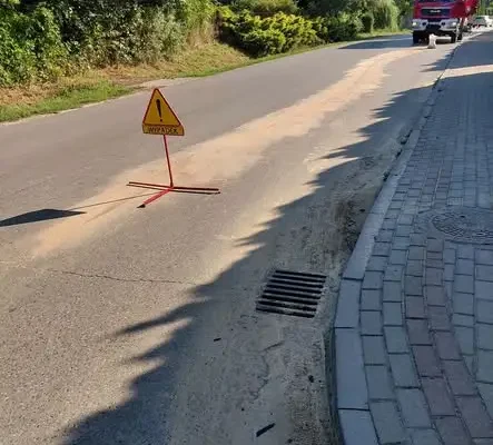 Kolizja dwóch pojazdów w Gaci – interweniowały służby