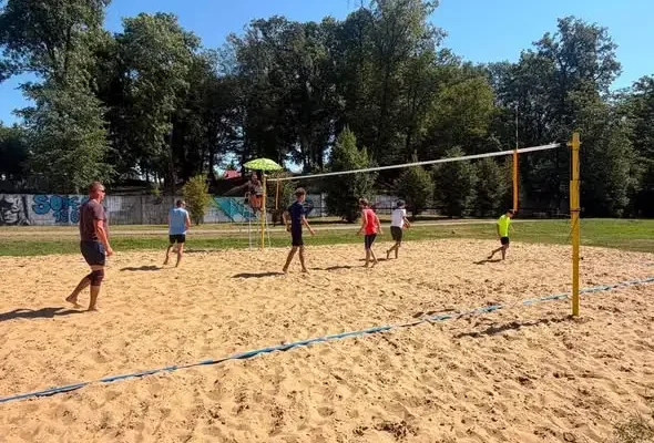 Turniej siatkówki plażowej w Sieniawie – emocje i sportowa rywalizacja
