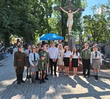 Uczniowie SP nr 3 oddali hołd ofiarom II wojny światowej