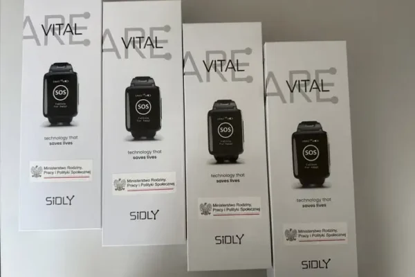 Gmina Zarzecze: kolejni seniorzy otrzymali opaski telemedyczne