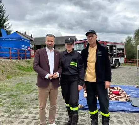 Piknik Bezpieczeństwa w Zagórzu: młodzieżowa drużyna OSP pokazała swoje umiejętności