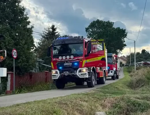 Pożar kombajnu w Lutoryżu — akcja strażaków z OSP Zarzecze i JRG-2 Rzeszów