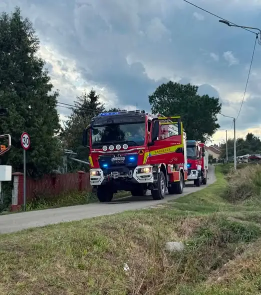 Pożar kombajnu w Lutoryżu — akcja strażaków z OSP Zarzecze i JRG-2 Rzeszów
