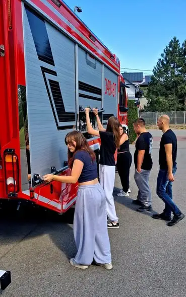 Młodzieżowa Drużyna Pożarnicza z Sieniawy szkoliła się na nowym wozie strażackim