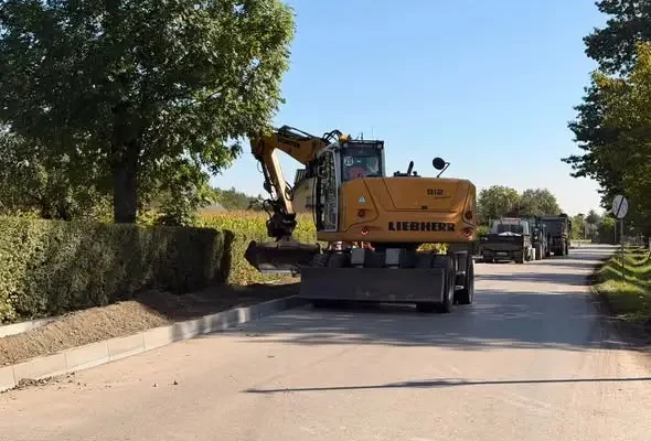 Nowe chodniki w Nowosielcach i Chałupkach – wspólna inwestycja Gminy i Powiatu Przeworskiego