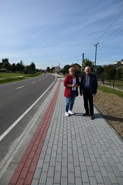 Nowy chodnik wzdłuż DW 835 w gminie Tryńcza — zakończono inwestycję