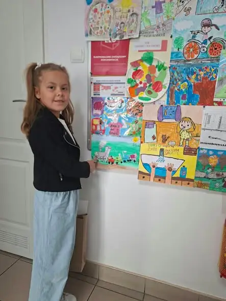 Julia Nabrzeska z II klasy nagrodzona w powiatowym konkursie plastycznym