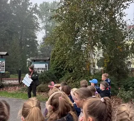 Uczniowie z Tryńczy odkrywali leśne tajemnice w Nadleśnictwie Sieniawa