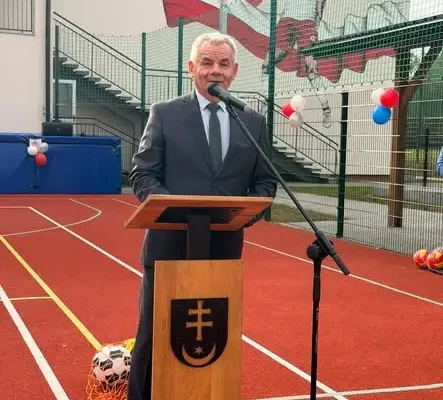 Święto Patrona i otwarcie nowego boiska w Szkole Podstawowej w Rozborzu