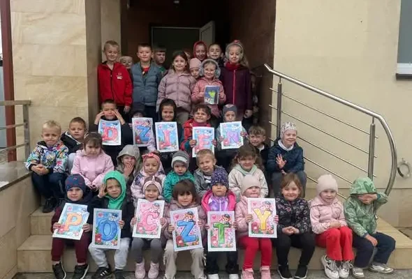 Dzień Poczty w oddziałach przedszkolnych – dzieci poznały pracę pocztowców