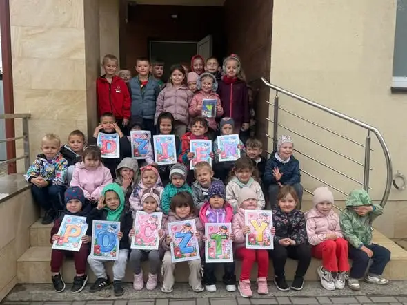 Dzień Poczty w oddziałach przedszkolnych – dzieci poznały pracę pocztowców