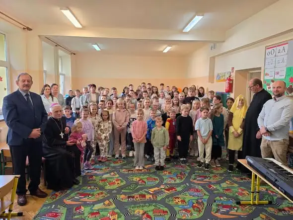 Tydzień pełen wrażeń w szkołach Gminy Tryńcza – od biskupa po dyniowe labirynty