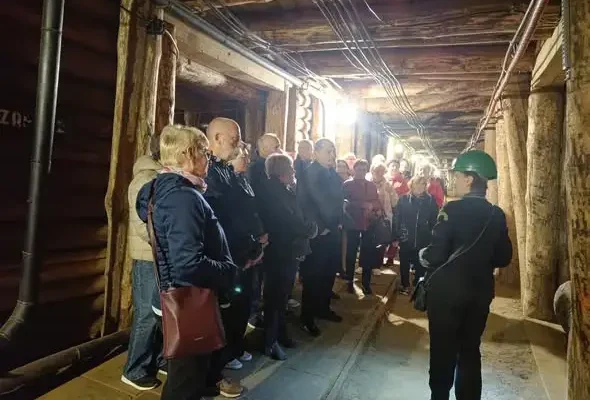 Seniorzy z gminy odwiedzili Kopalnię Soli w Bochni w ramach projektu „Aktywni to my”