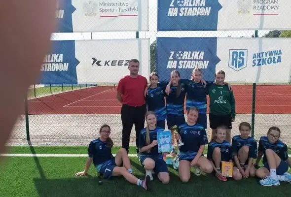 Piłkarki z Sieniawy najlepsze w rejonie – awans do finału makroregionu