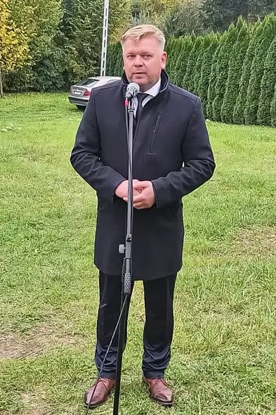 Tężnia solankowa w Siennowie otwarta. Mieszkańcy gminy Zarzecze zyskali naturalny inhalator