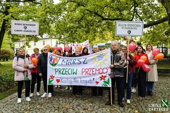 Marsz przeciw przemocy w gminie Zarzecze – „Wspólnie ku bezpiecznej przyszłości”