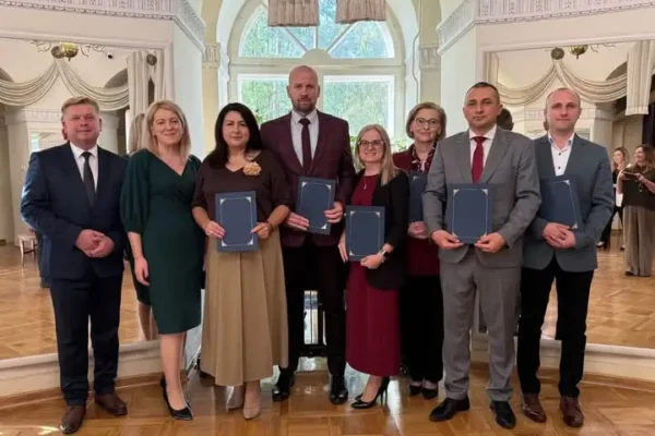Nagrody Wójta Gminy Zarzecze dla nauczycieli z okazji Dnia Edukacji Narodowej