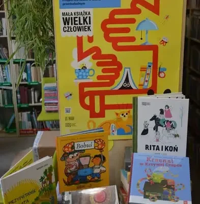 Mała książka – wielki człowiek: nowa edycja w bibliotece w Międzyrzecu Podlaskim