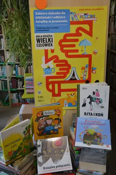 Mała książka – wielki człowiek: nowa edycja w bibliotece w Międzyrzecu Podlaskim